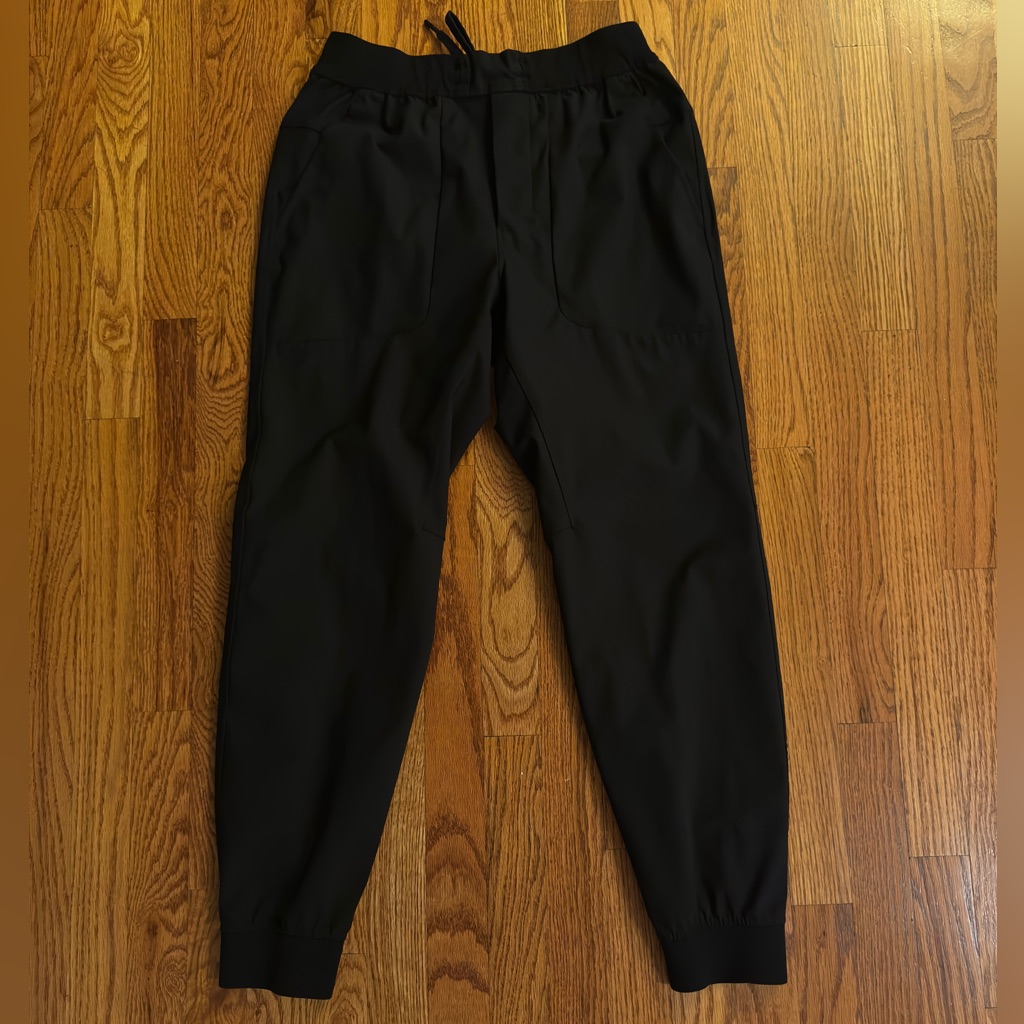 Lululemon, Medium.